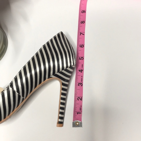 Women’s Pumps - Picture 5 of 5